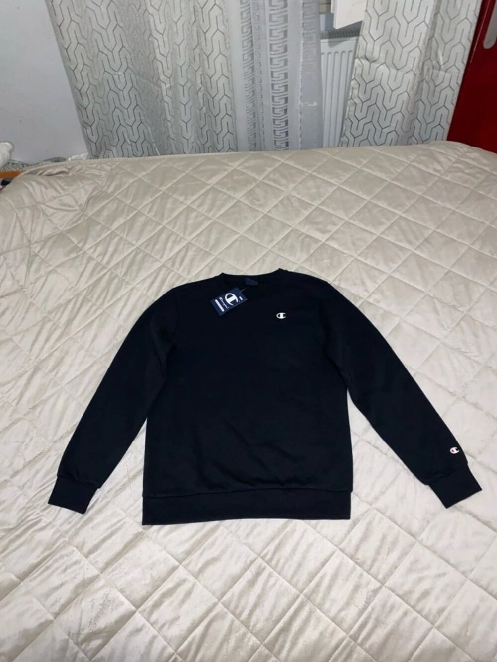 Black Minimalist Crewneck Sweatshirt Size M